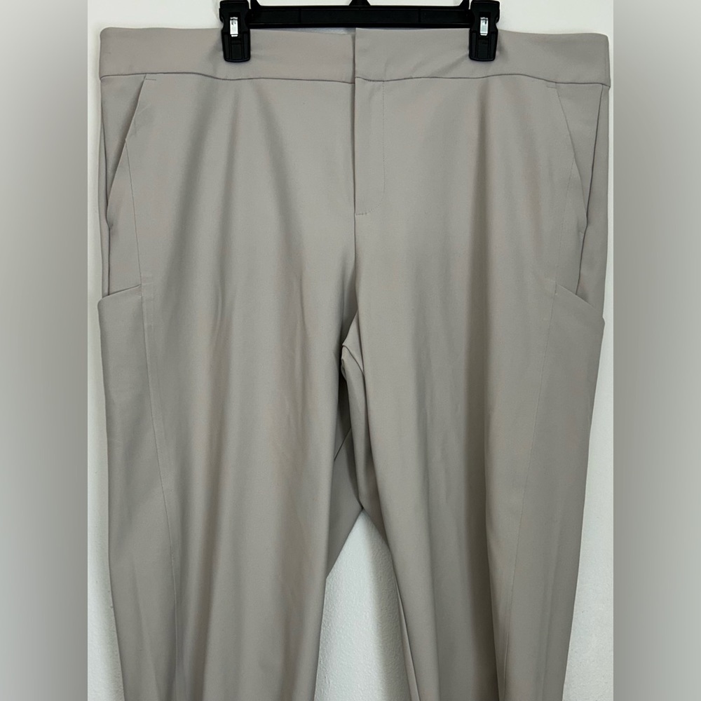Athleta Stellar Straight Crop Pant EUC Tan/Khaki/Gray Size 22 Stretch - Picture 2 of 10